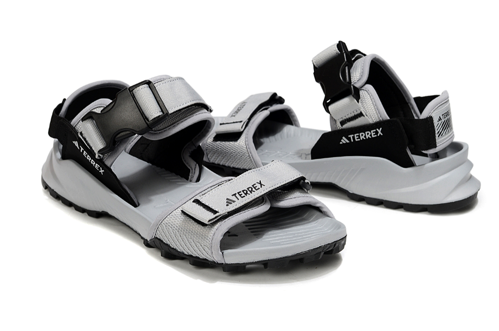 2372 adidas terrex