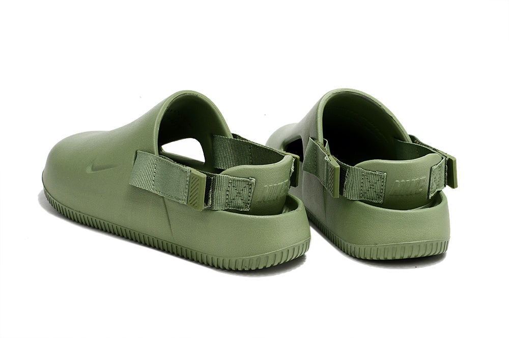 Nike Calm Mule Closed-Toe Slipper
